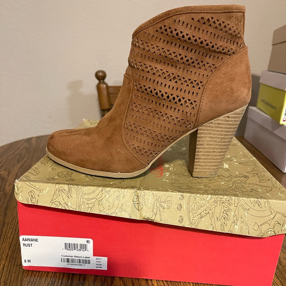 BRAND NEW women’s size 8 booties